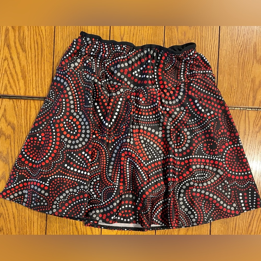 EUC Sparkle Skirt size small, red/black pattern, lined with pockets